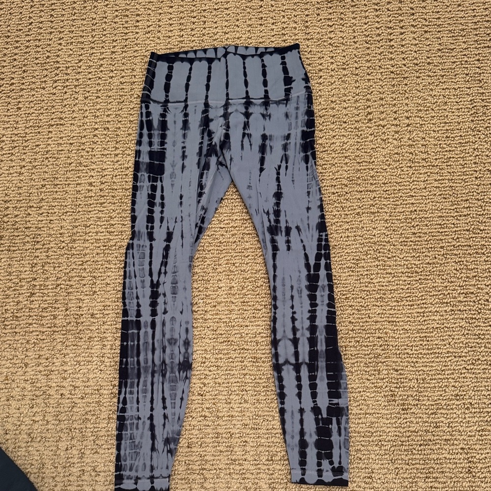 Lululemon Athletica Black and Gray Patterned Leggings
